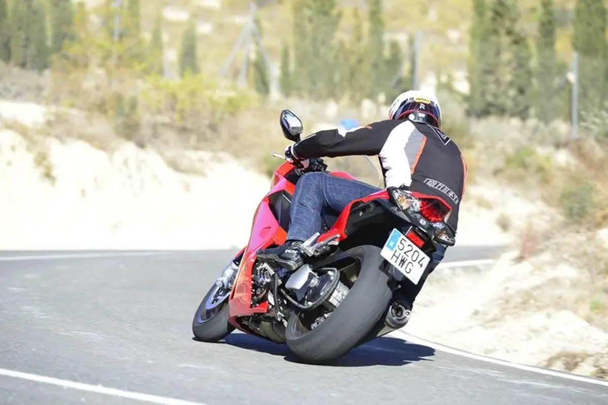 Honda VFR 800F 2014   (7)