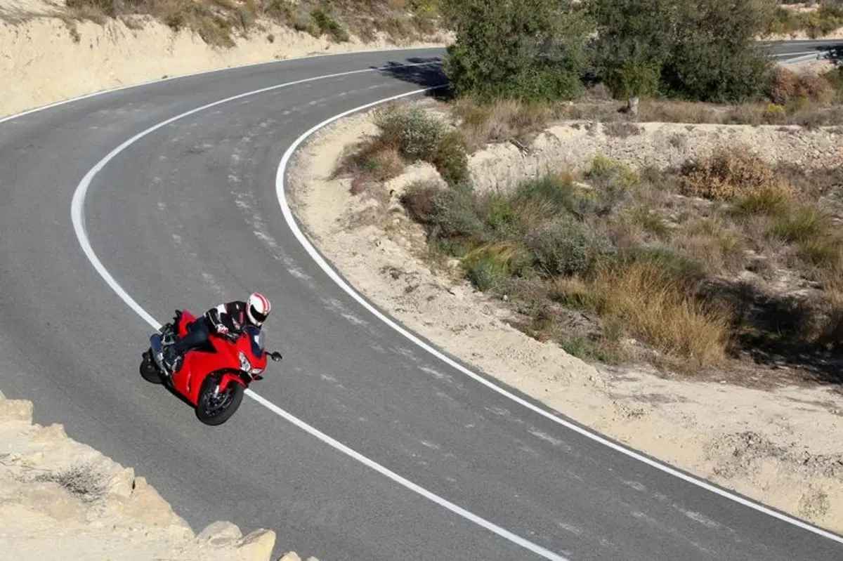 Honda VFR 800F 2014   (9)
