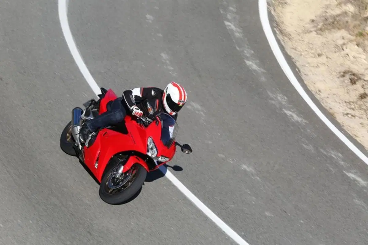 Honda VFR 800F 2014   (10)
