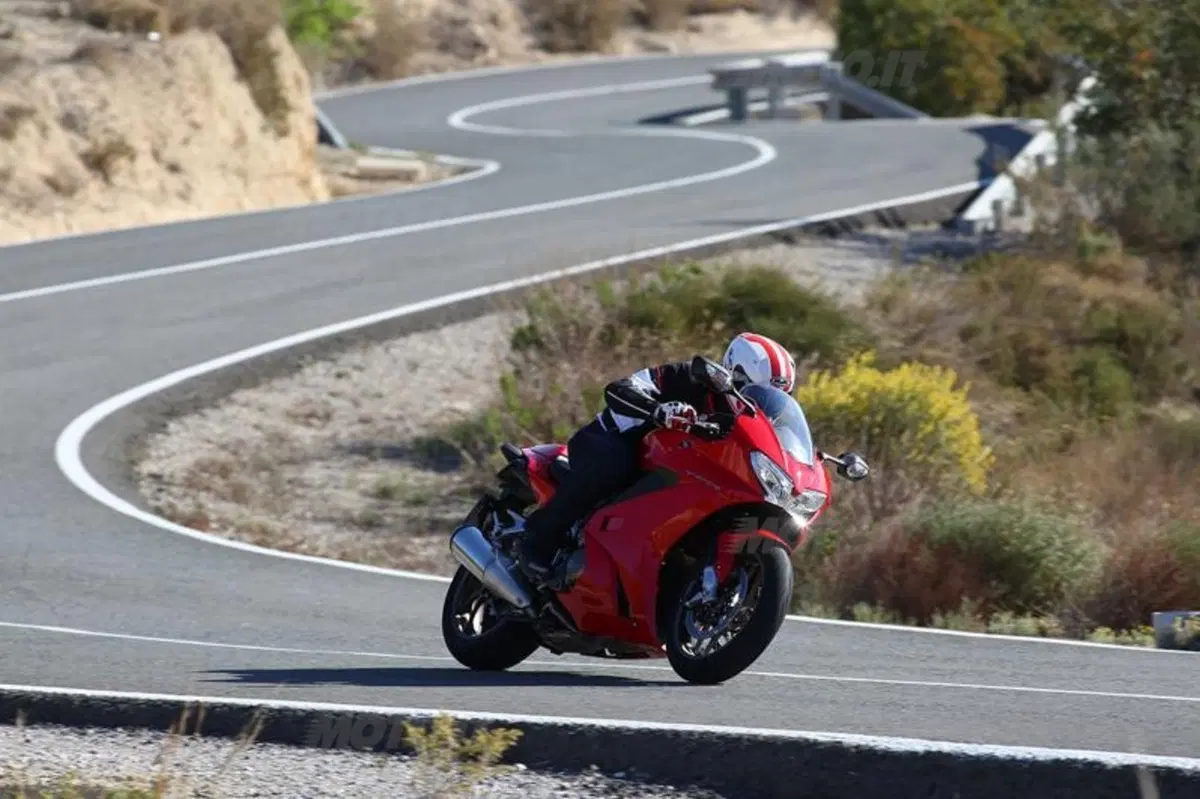 Honda VFR 800F 2014   (11)