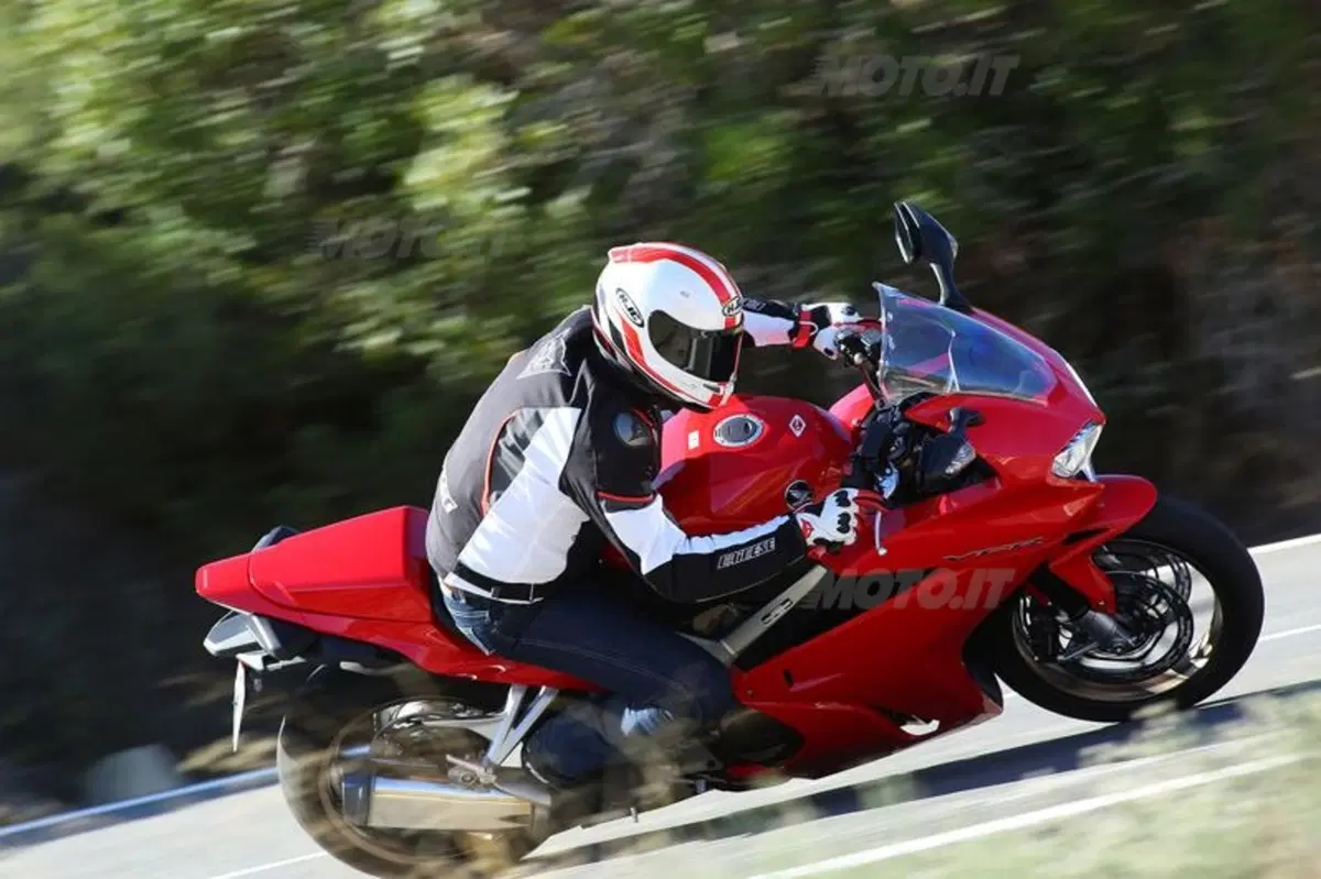 Honda VFR 800F 2014   (12)