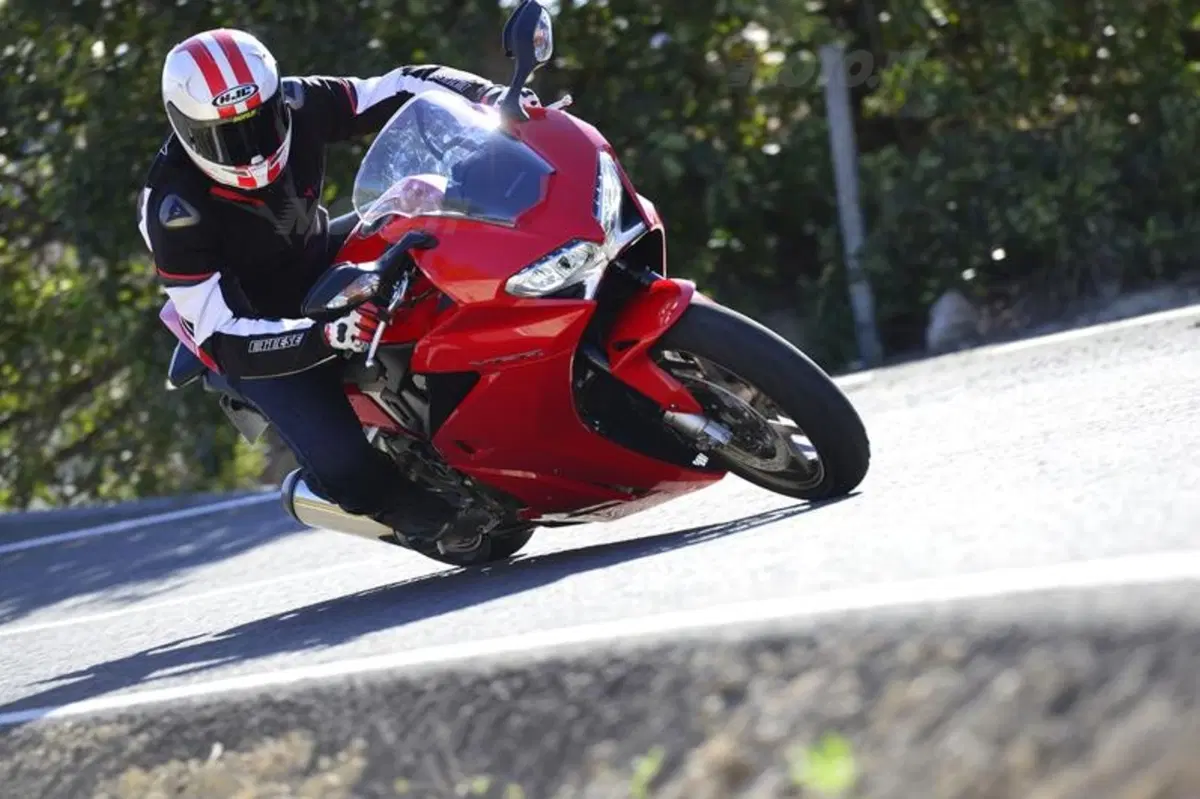 Honda VFR 800F 2014   (16)