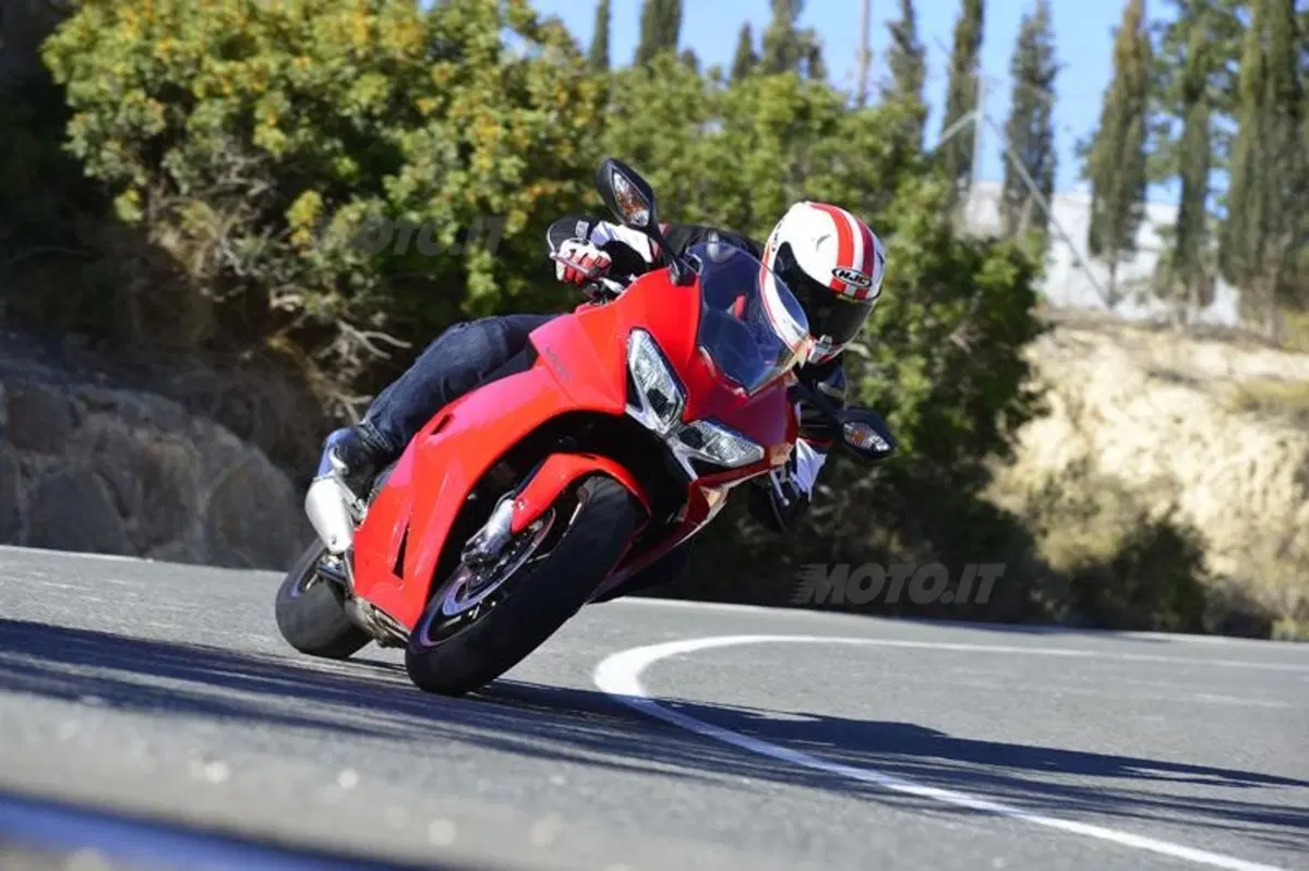 Honda VFR 800F 2014   (17)
