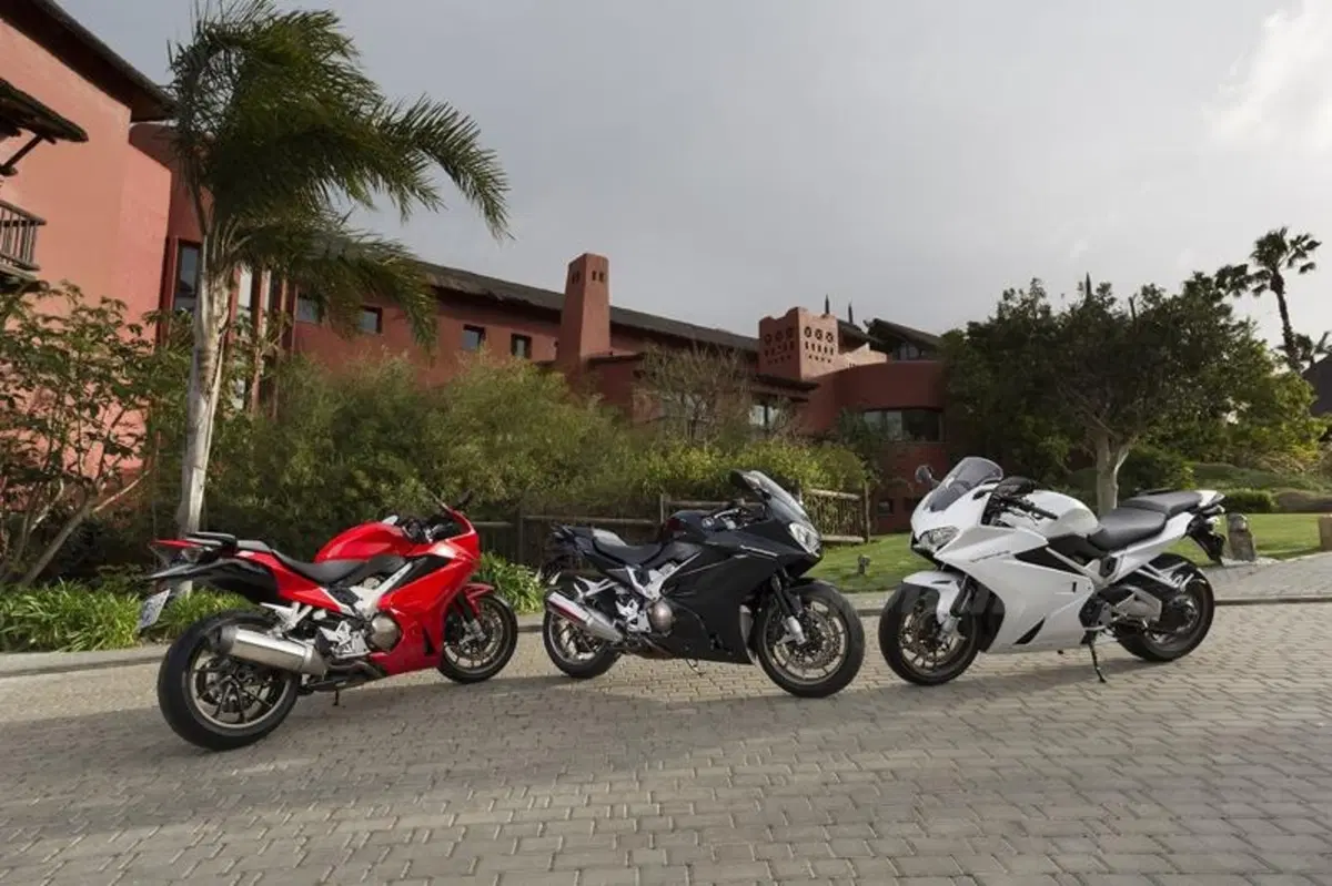 Honda VFR 800F 2014   (19)