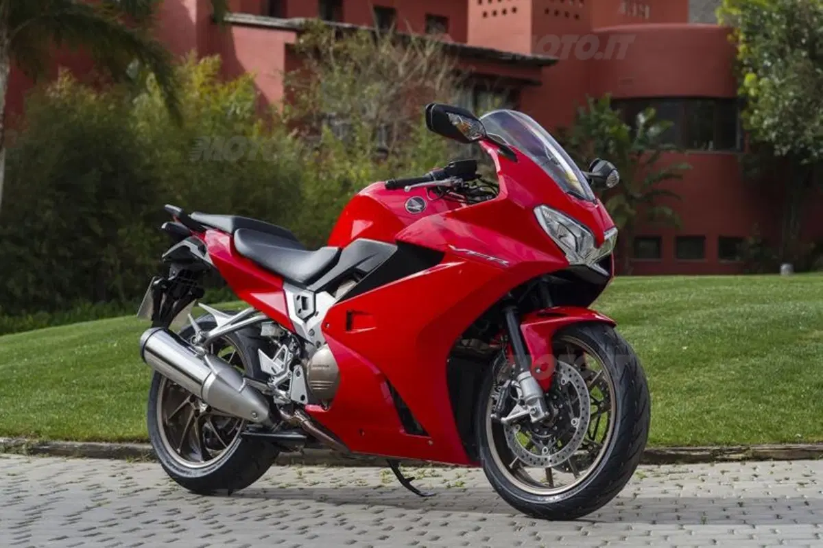 Honda VFR 800F 2014   (21)