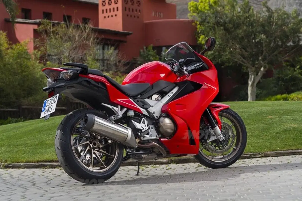 Honda VFR 800F 2014   (22)