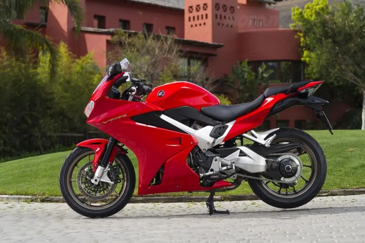 Honda VFR 800F 2014   (23)