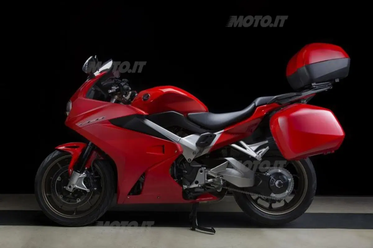 Honda VFR 800F 2014   (24)