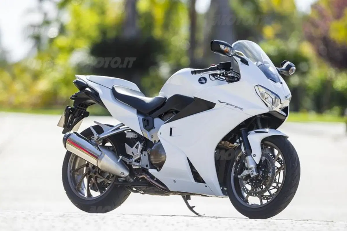 Honda VFR 800F 2014   (25)