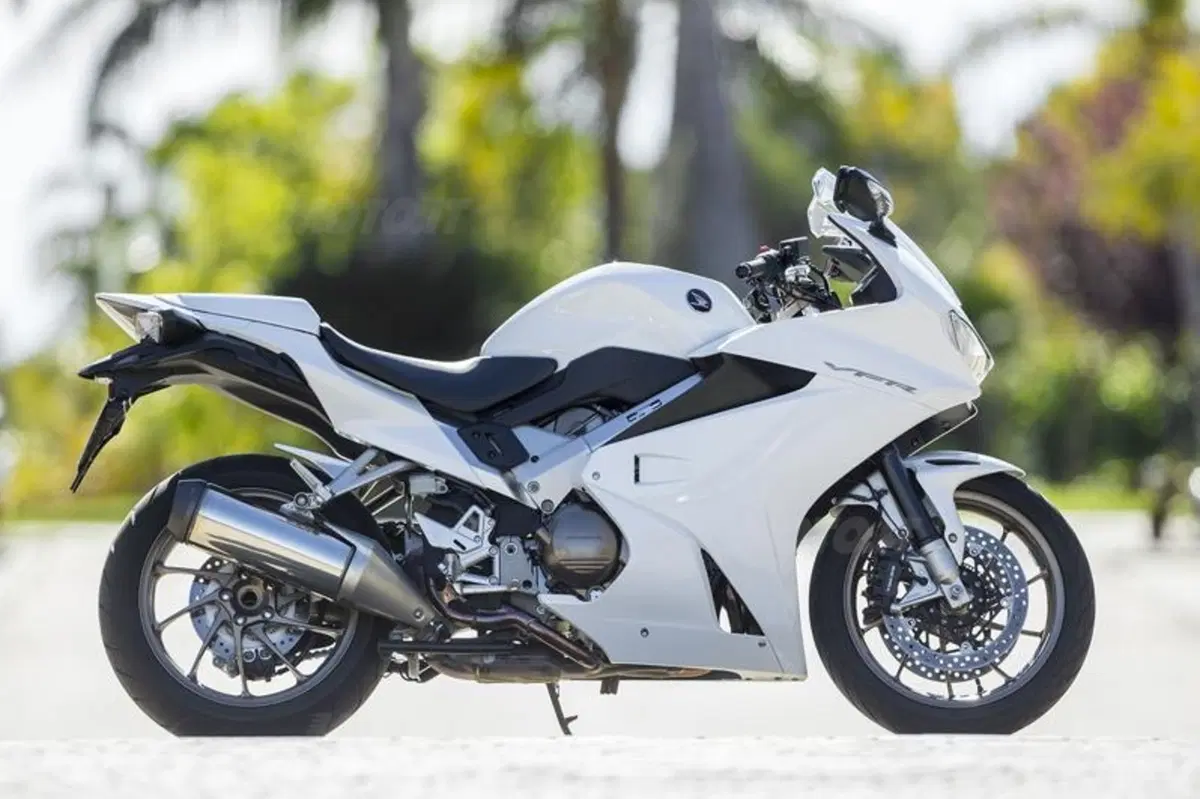 Honda VFR 800F 2014   (26)