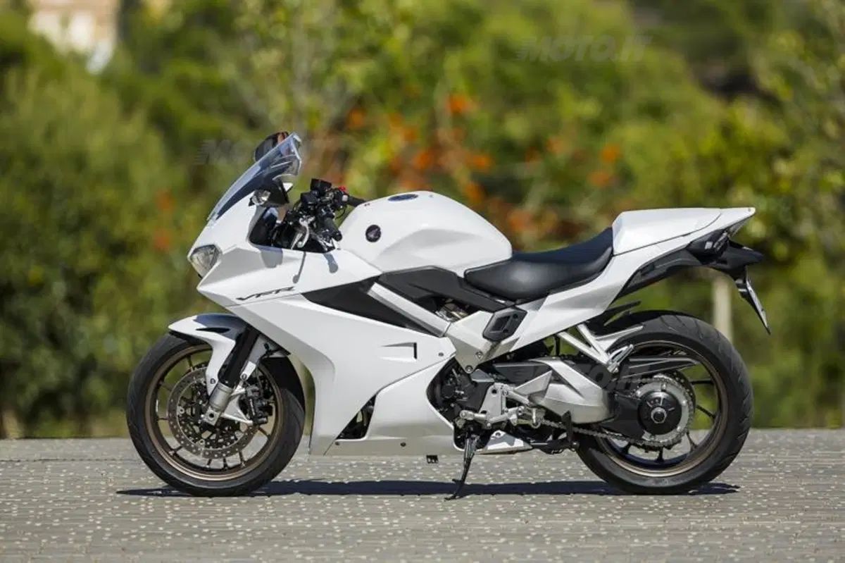 Honda VFR 800F 2014   (28)