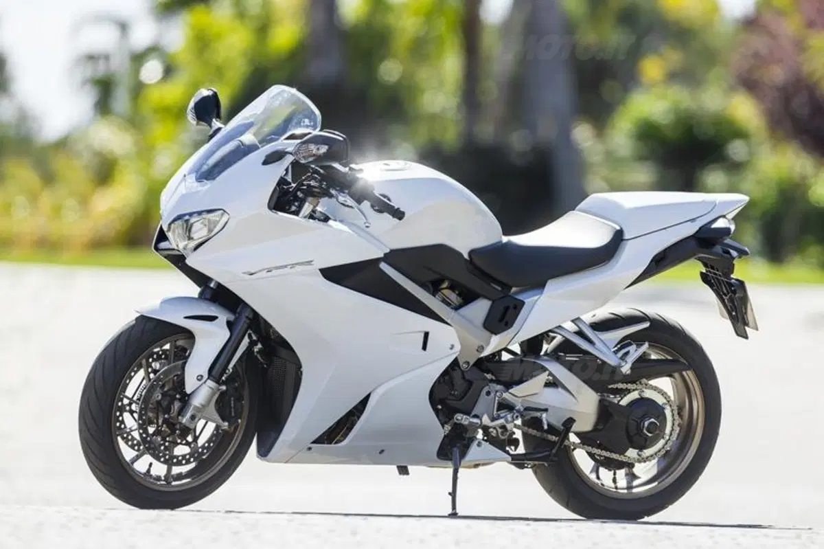 Honda VFR 800F 2014   (29)