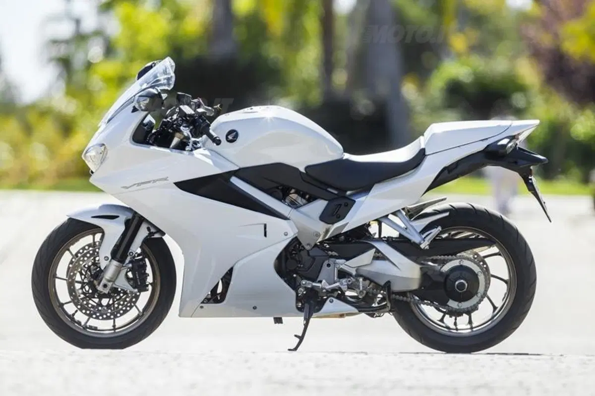 Honda VFR 800F 2014   (30)