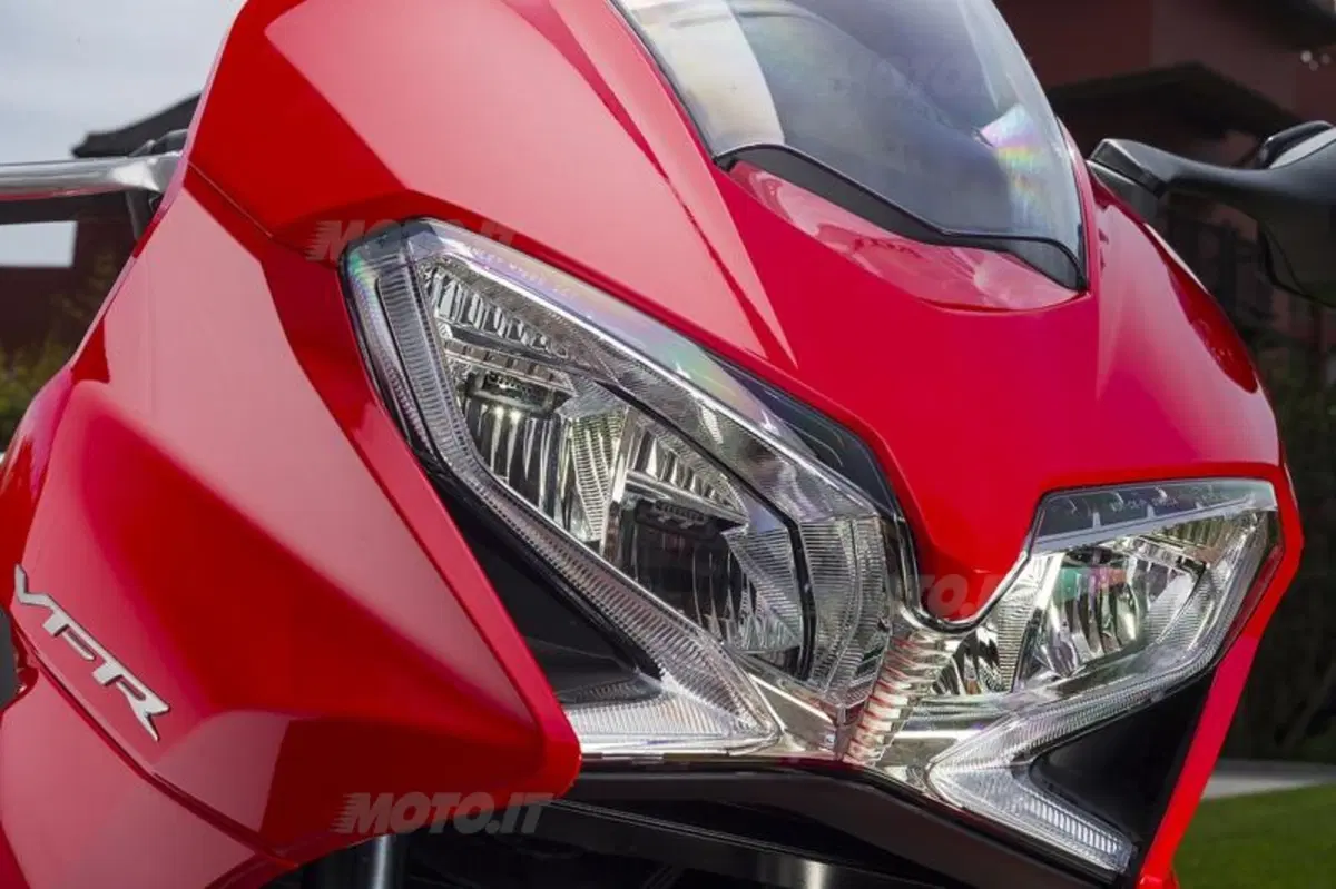 Honda VFR 800F 2014   (31)