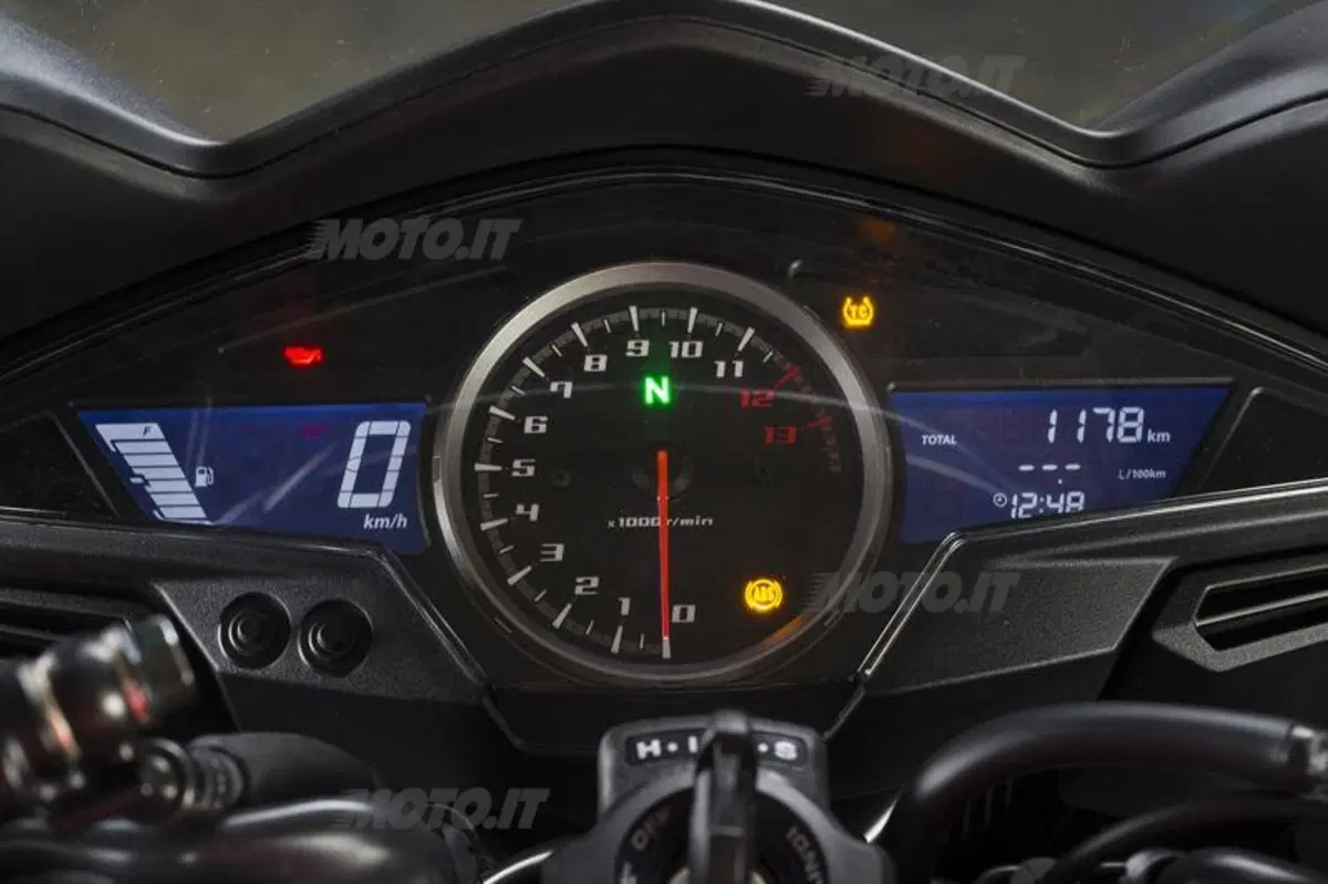 Honda VFR 800F 2014   (33)