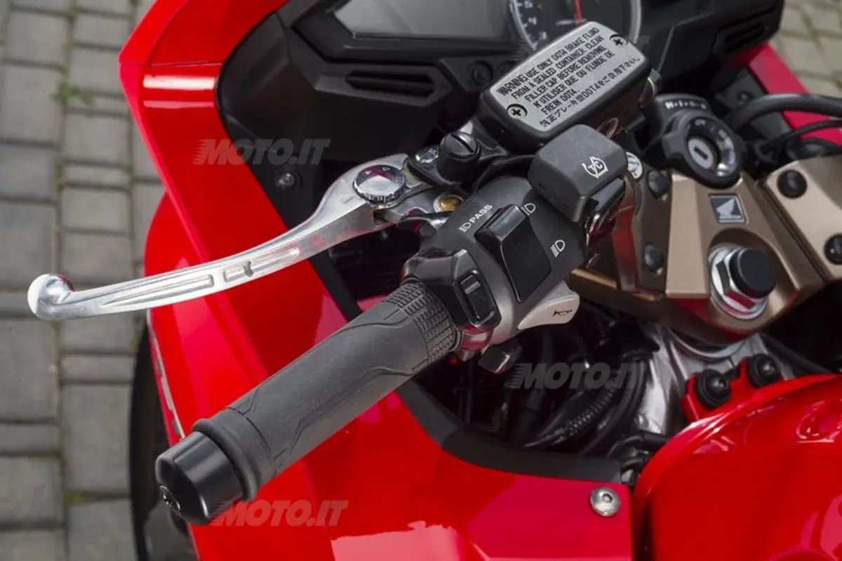 Honda VFR 800F 2014   (36)