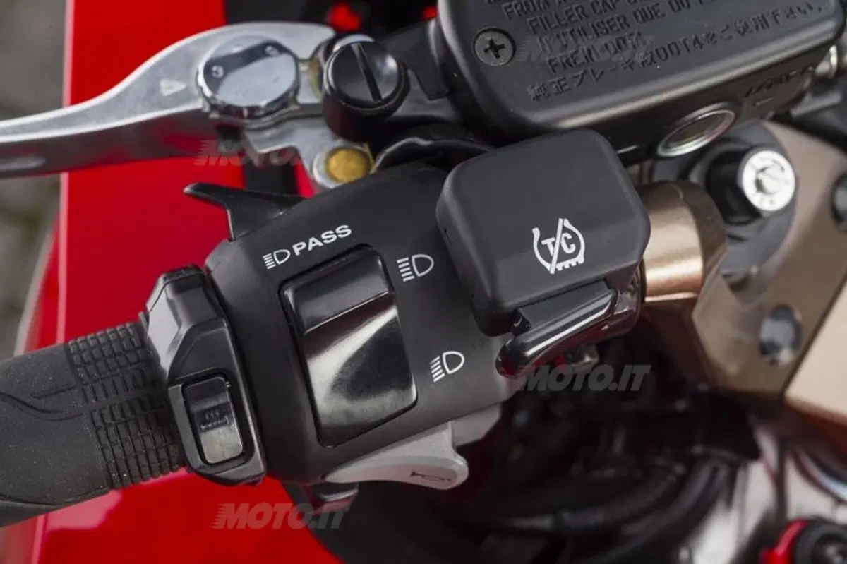 Honda VFR 800F 2014   (37)