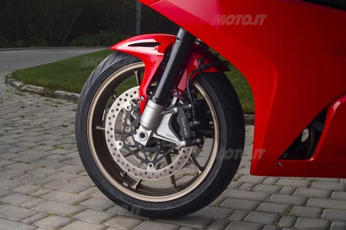 Honda VFR 800F 2014   (41)