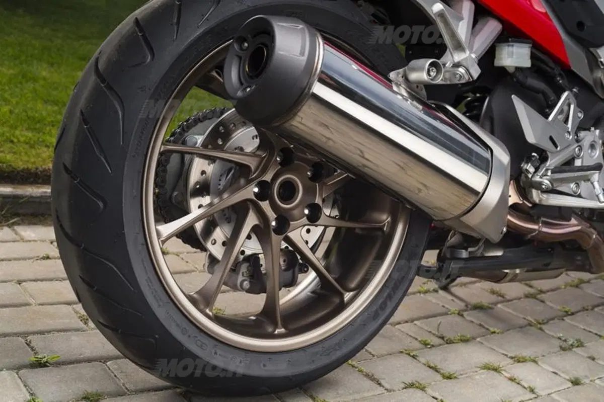 Honda VFR 800F 2014   (44)