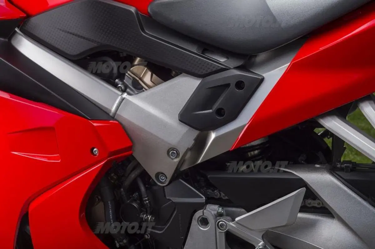 Honda VFR 800F 2014   (45)