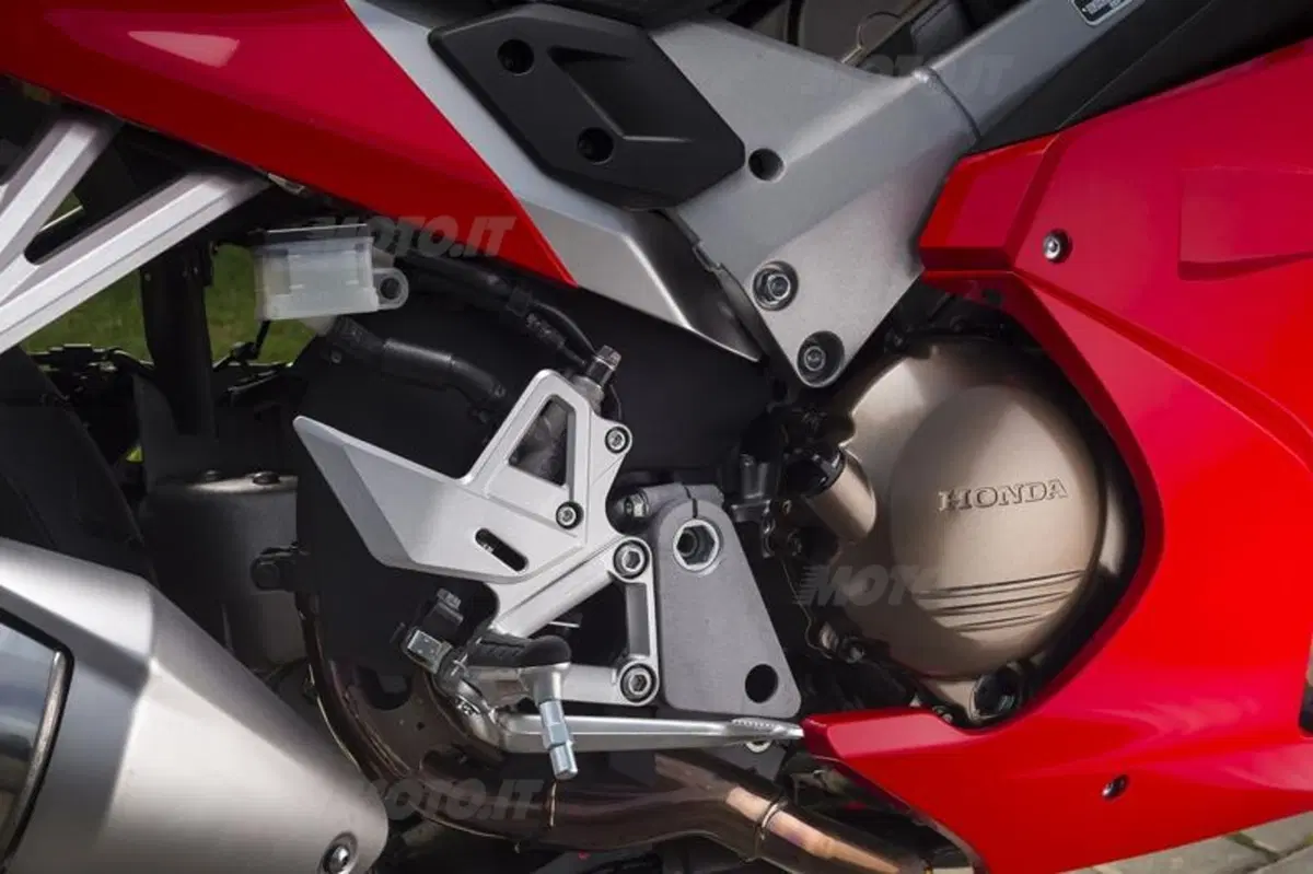 Honda VFR 800F 2014   (47)