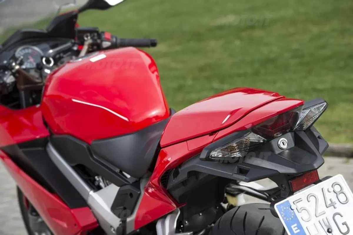 Honda VFR 800F 2014   (51)