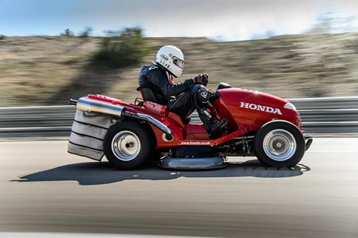 Honda Mean Mower, il tosaerba da Guinness ha il motore della VTR 1000 (2)