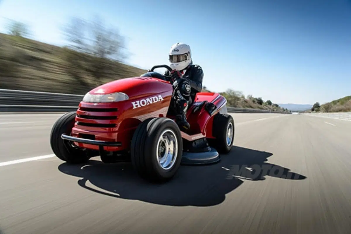 Honda Mean Mower, il tosaerba da Guinness ha il motore della VTR 1000 (3)