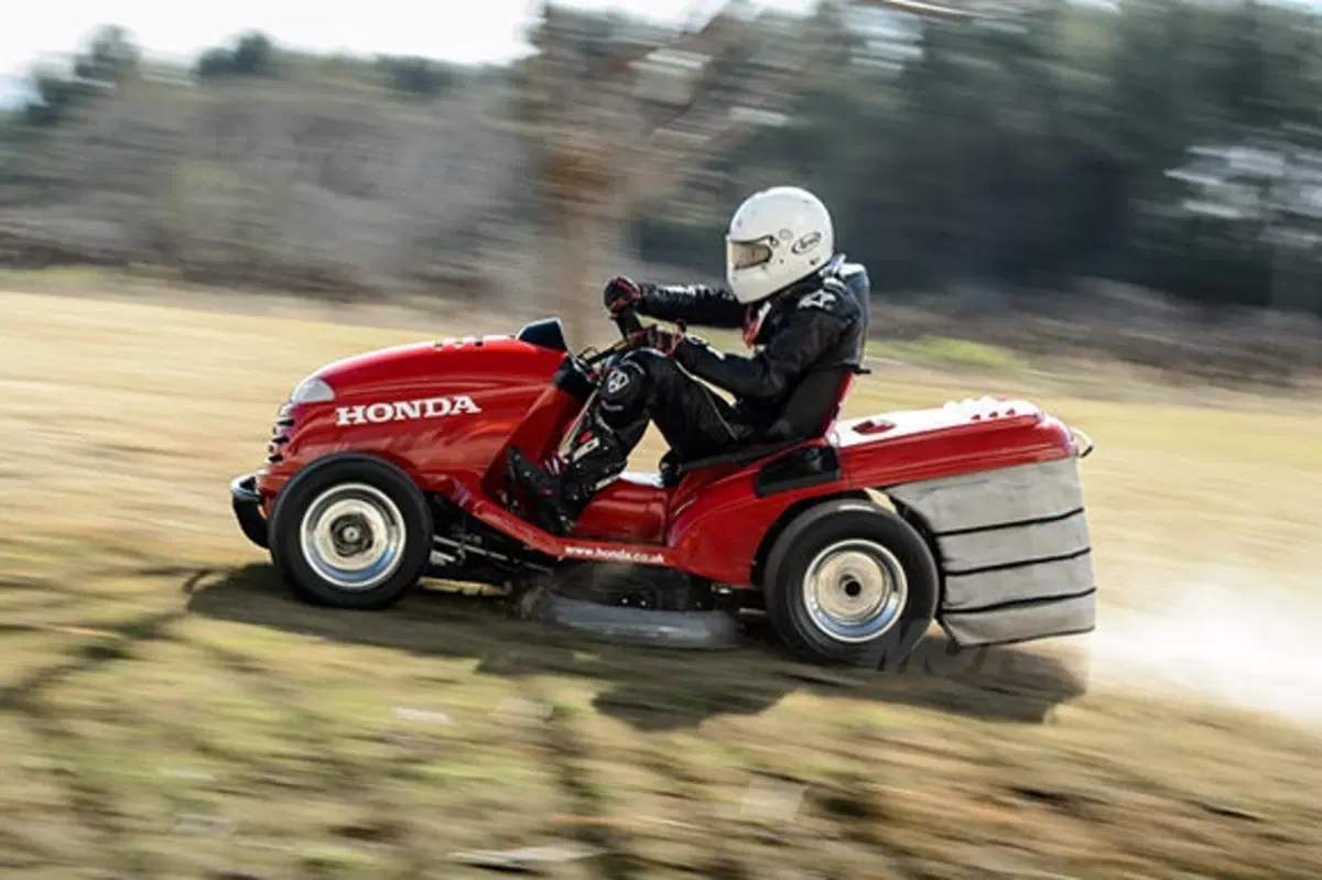 Honda Mean Mower, il tosaerba da Guinness ha il motore della VTR 1000 (6)