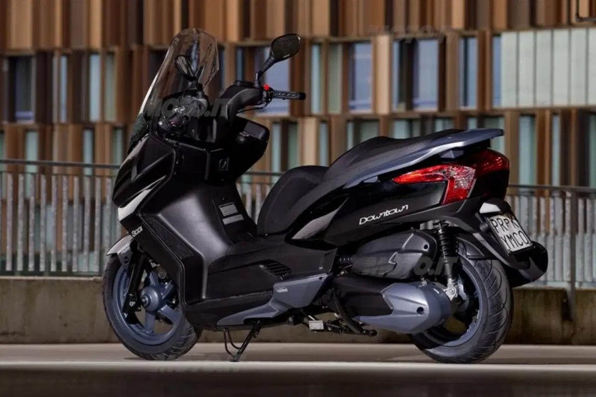 Kymco Downtown 300i ABS, già in vendita in versione 2015 (3)