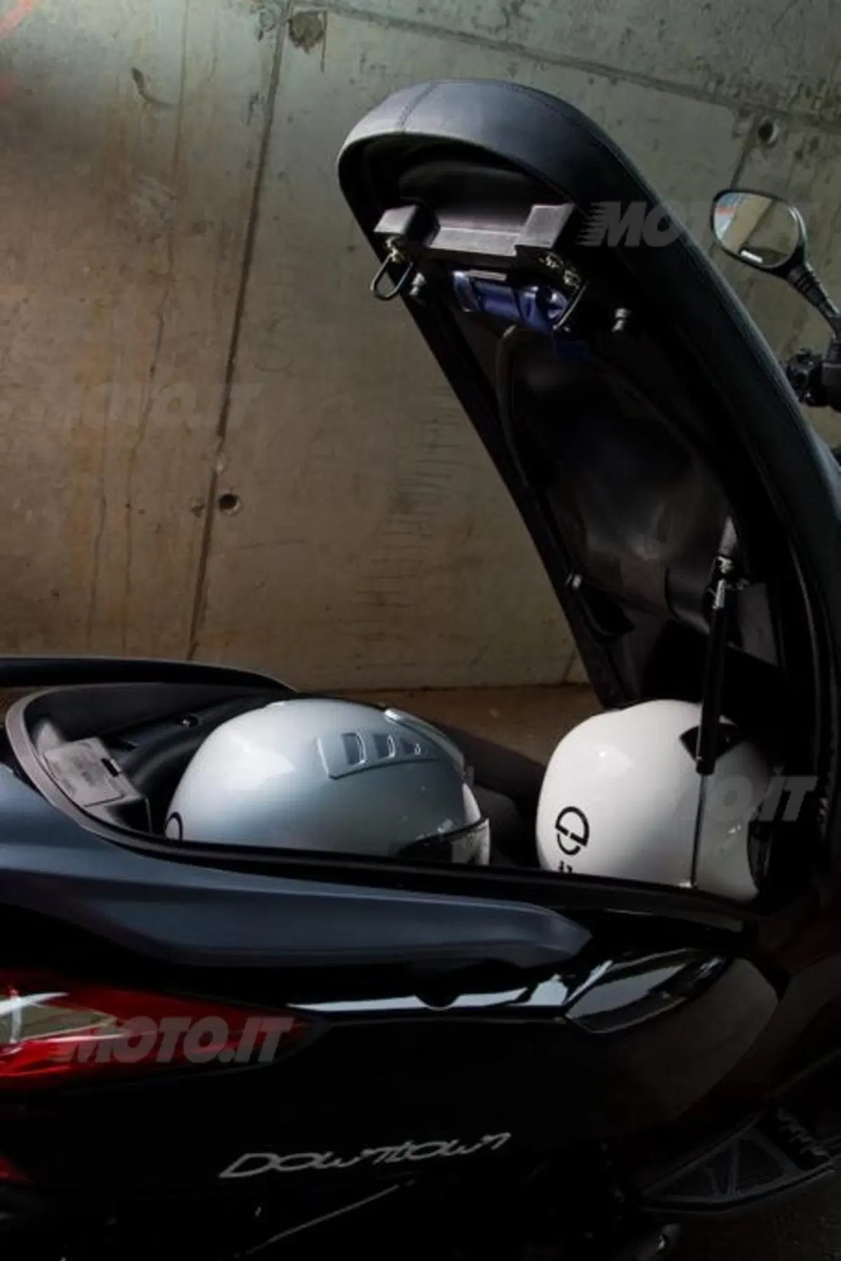 Kymco Downtown 300i ABS, già in vendita in versione 2015 (8)