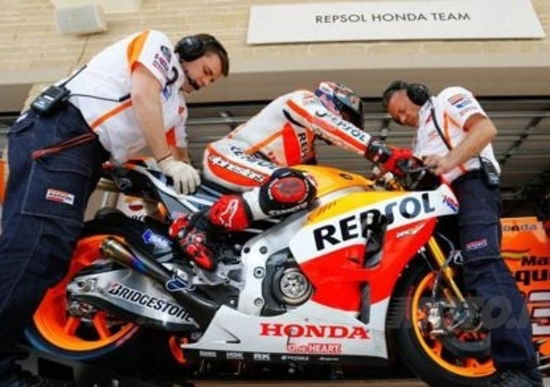 Marquez non molla, è suo anche il warm up