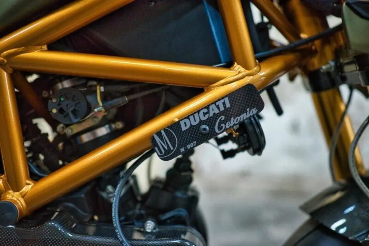 Ducati Cétonia 1000S, un tempo era una Multistrada (11)