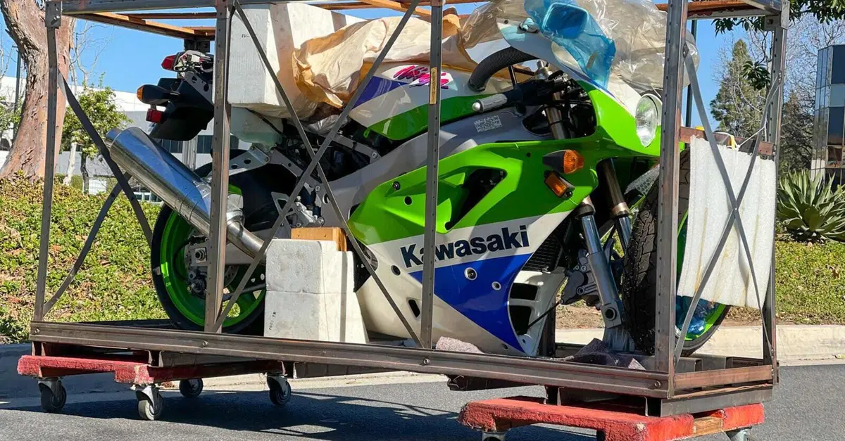 In vendita una Kawasaki ZXR 750 R del 1992 ancora imballata