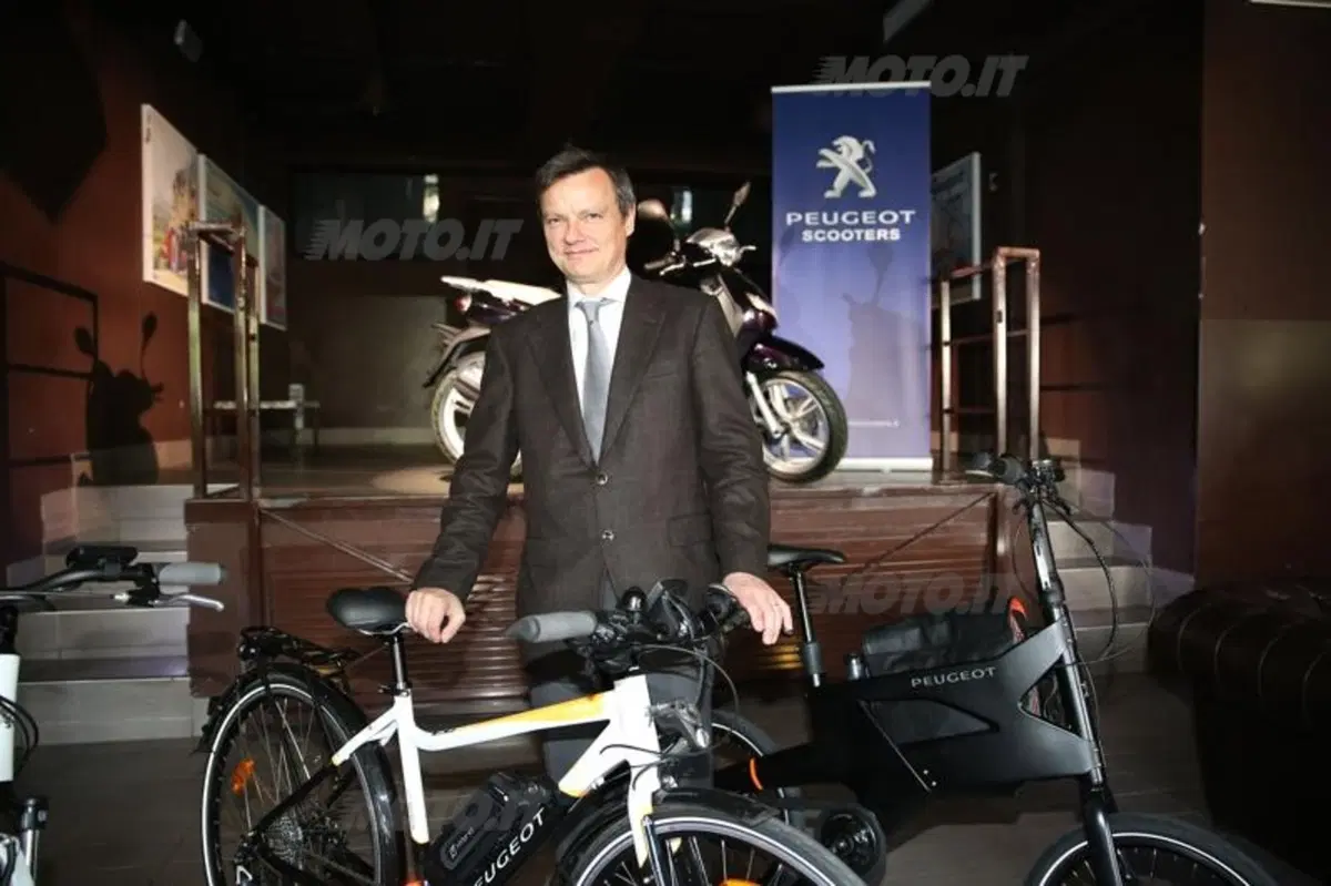 Peugeot: E-Bike e Tweet Evo per combattere il traffico con poca spesa (3)