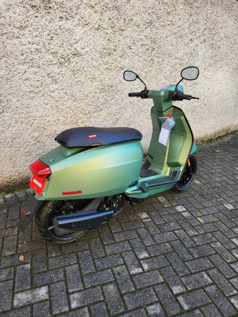 Lambretta V125 Special (2021 - 26) (3)