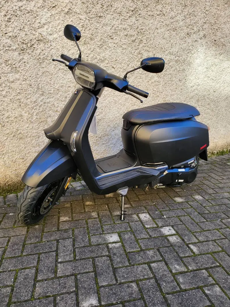 Lambretta V125 Special (2021 - 26) (2)