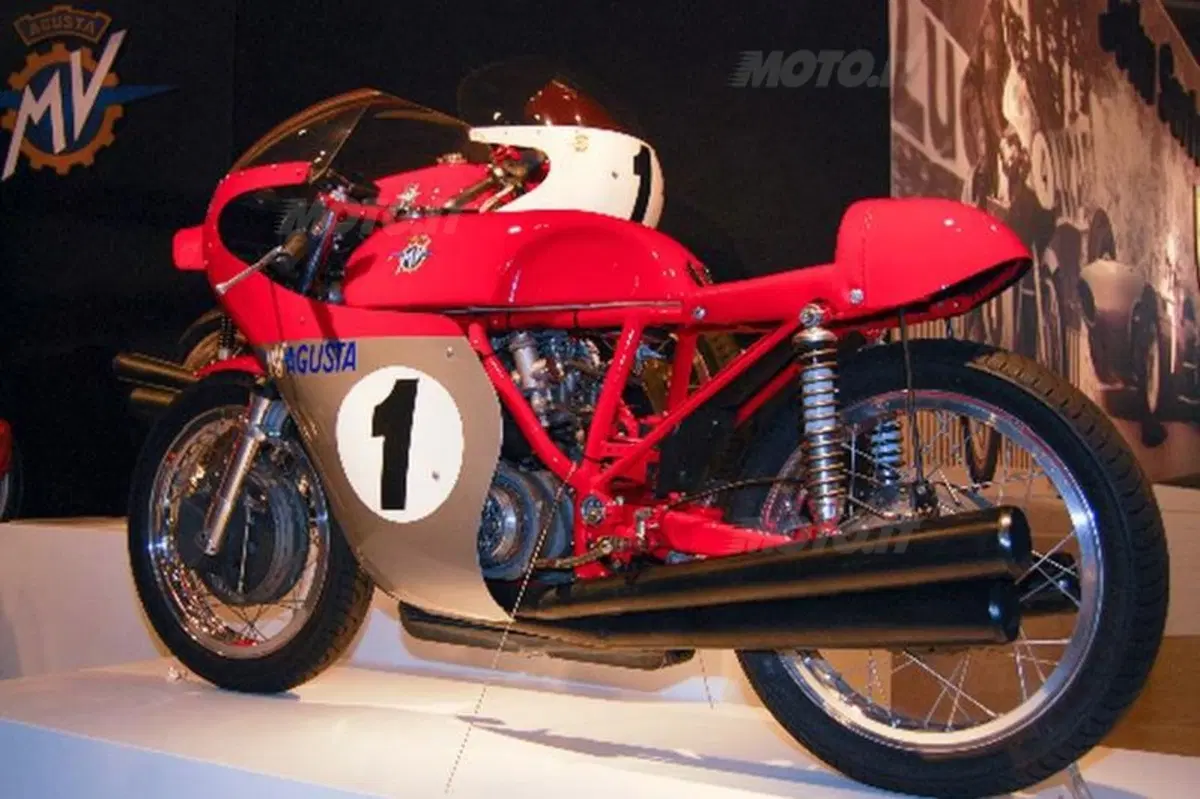 MV Agusta F3 800 Ago: il mito di Agostini è servito (11)