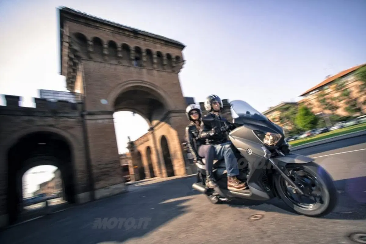 Yamaha X-Max 250 (4)