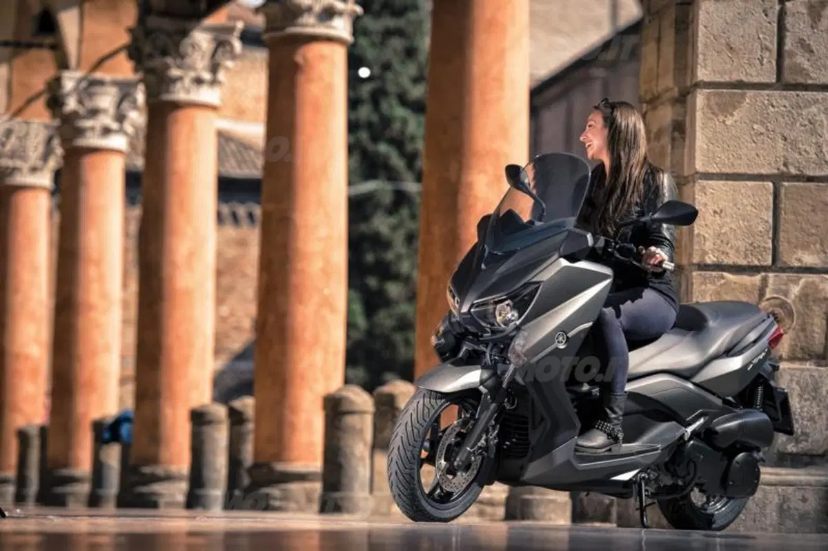 Yamaha X-Max 250 (7)