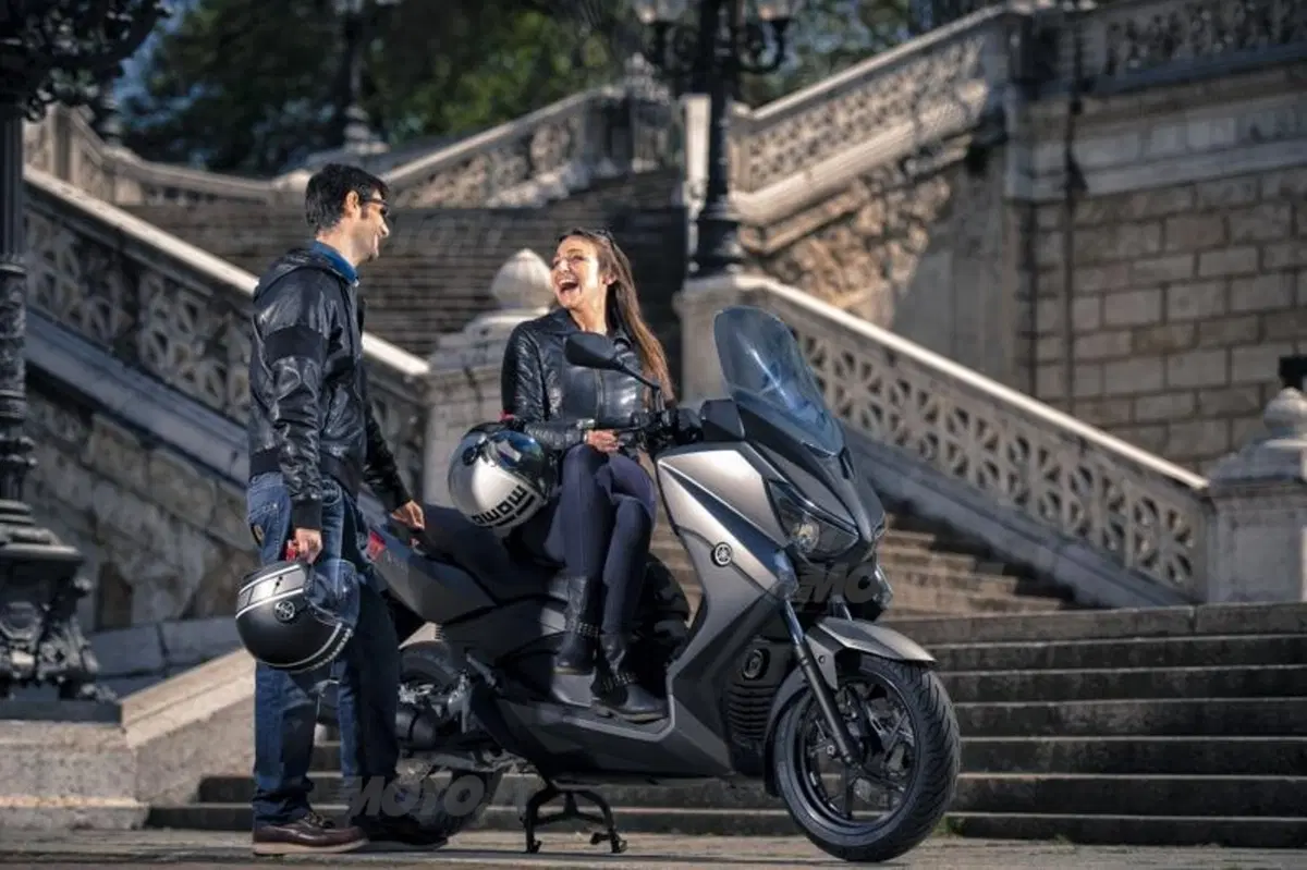 Yamaha X-Max 250 (8)