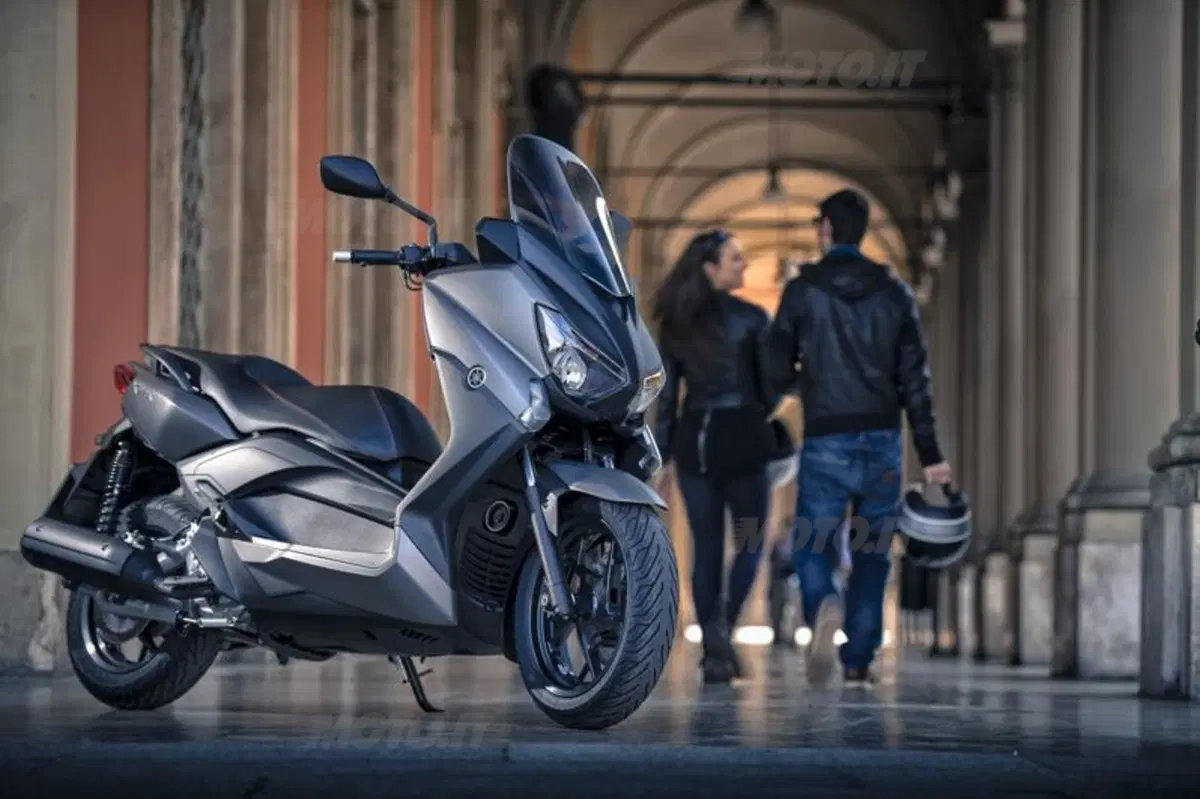 Yamaha X-Max 250 (9)