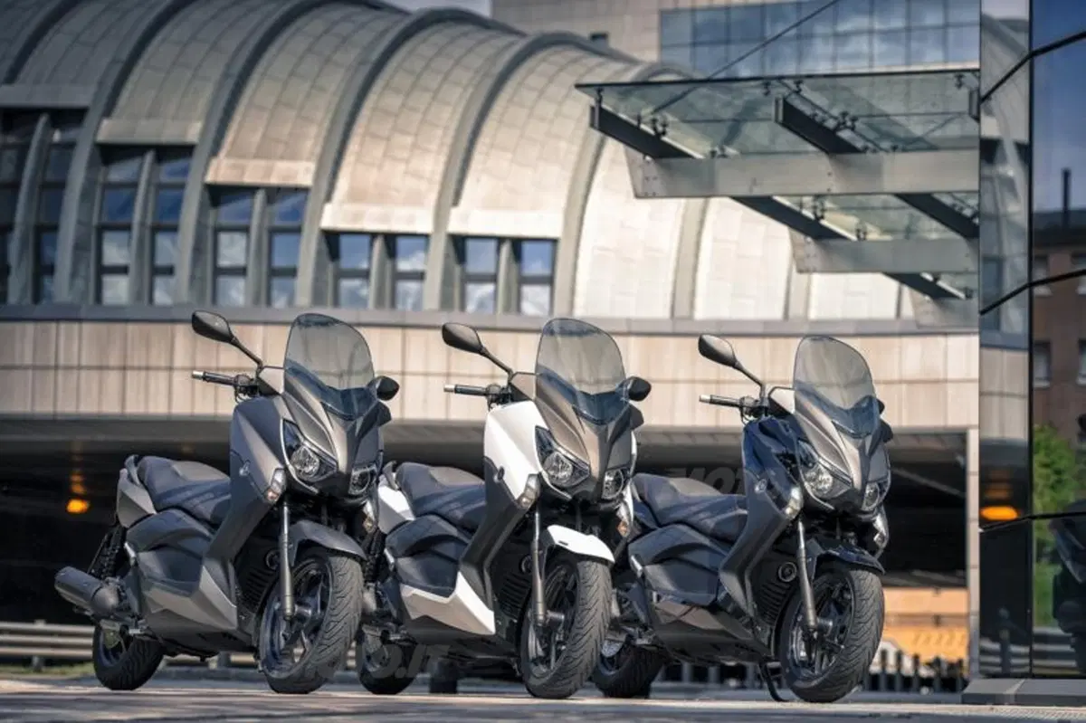 Yamaha X-Max 250 (15)