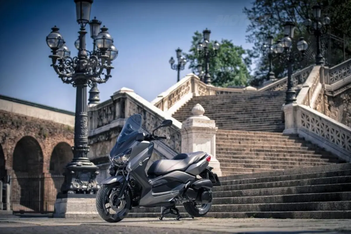 Yamaha X-Max 250 (17)