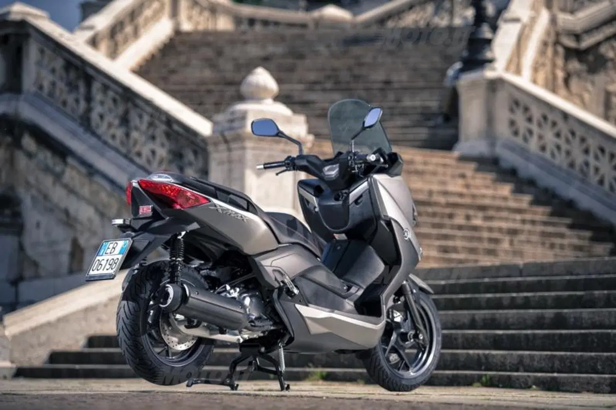 Yamaha X-Max 250 (18)