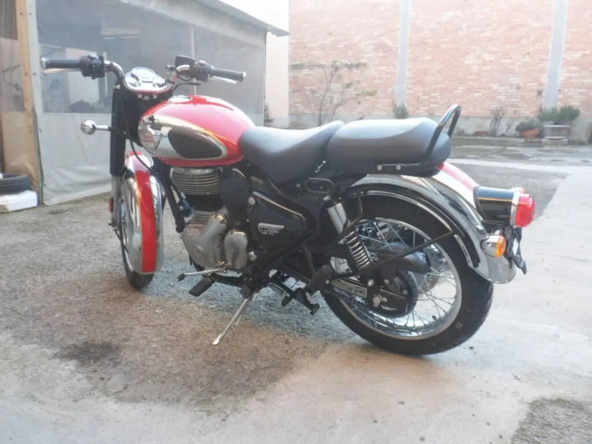 Royal Enfield Classic 350 (2021 - 26) (3)