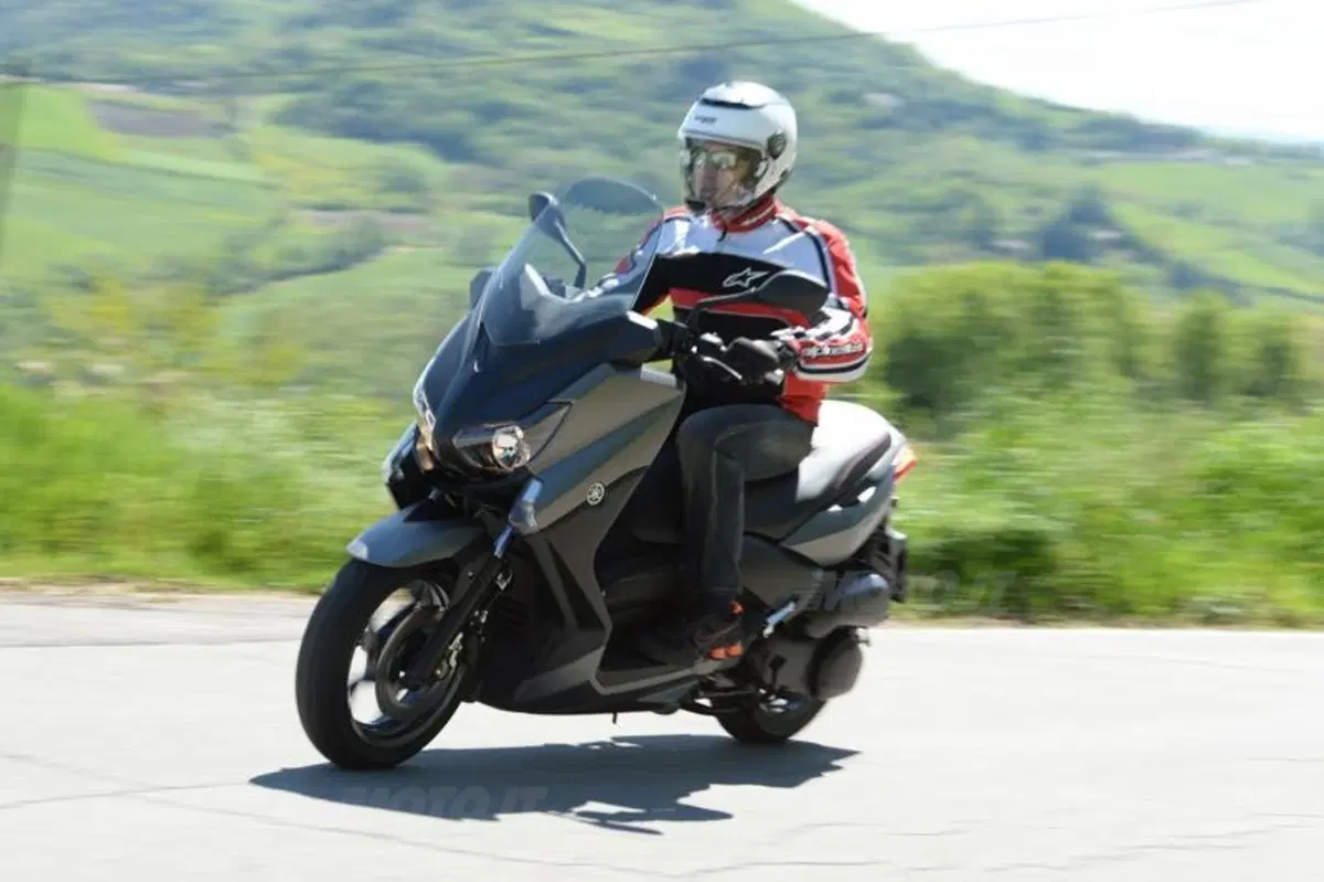Yamaha X-Max 250 (19)