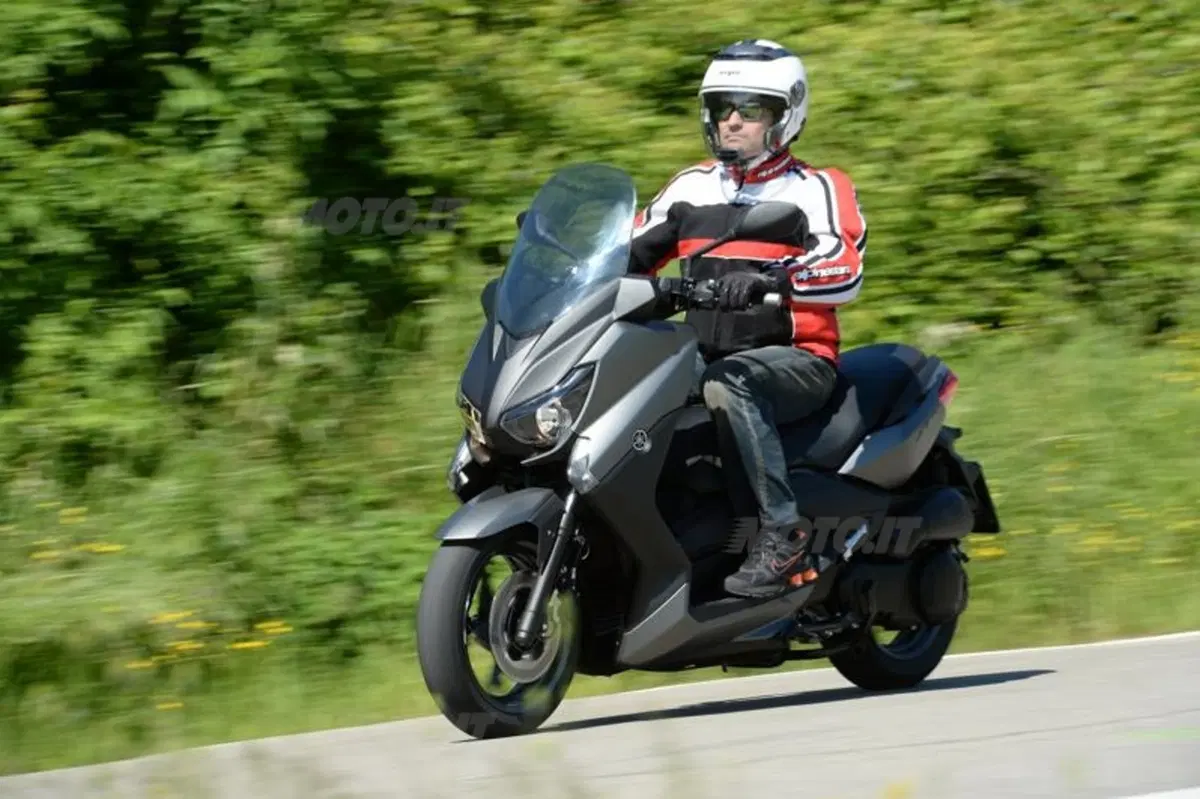 Yamaha X-Max 250 (20)