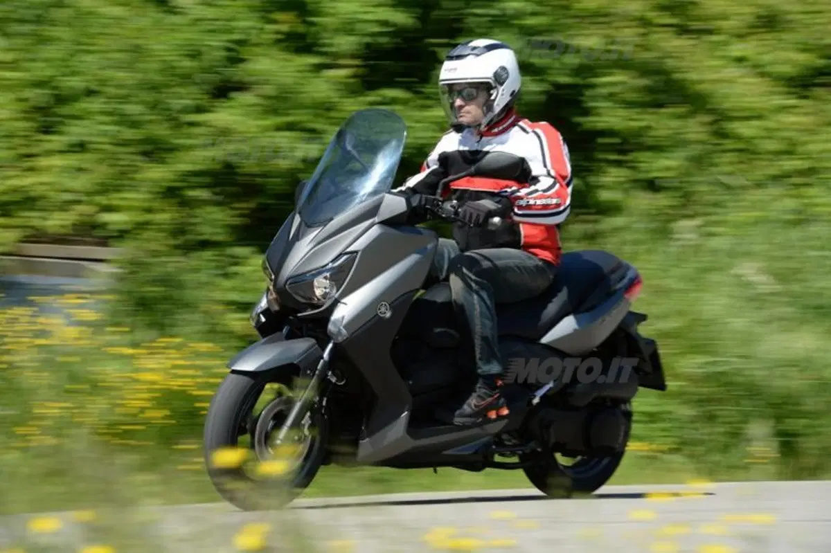 Yamaha X-Max 250 (21)