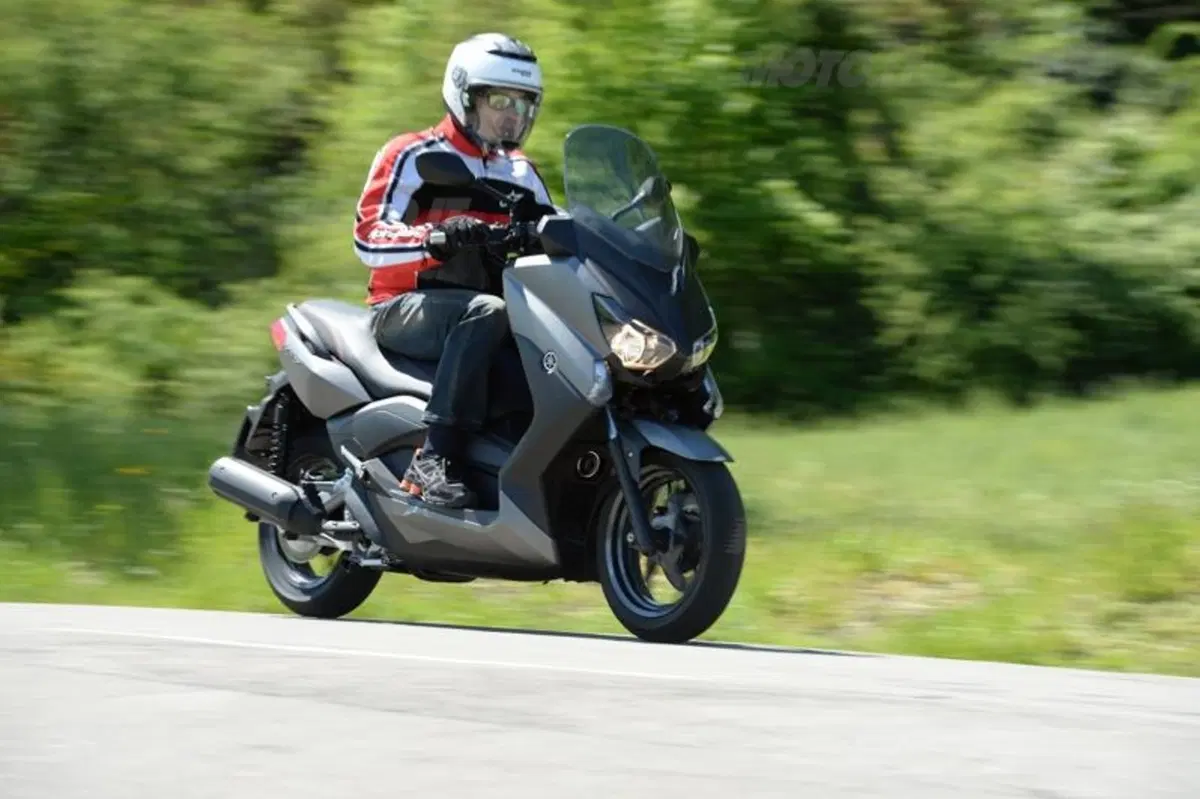 Yamaha X-Max 250 (22)